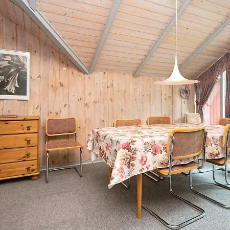 6 Person In Hotel Ansager